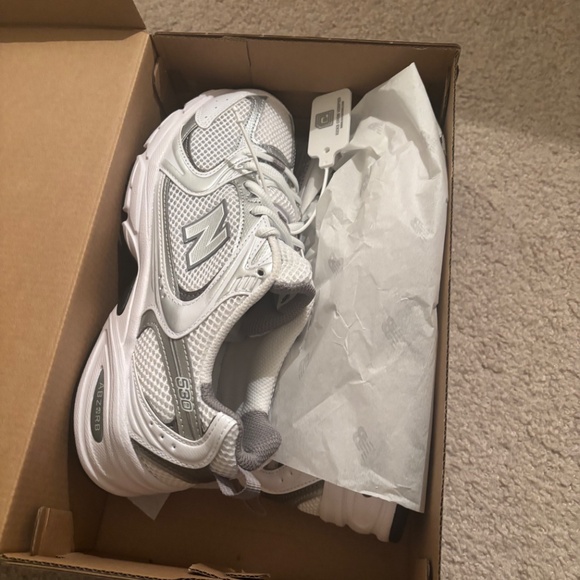 Brand new unisex new balance shoes - Picture 3 of 5